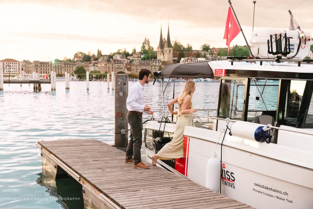 Romantischer Heiratsantrag auf einem privaten Boot in Luzern am Vierwaldstättersee