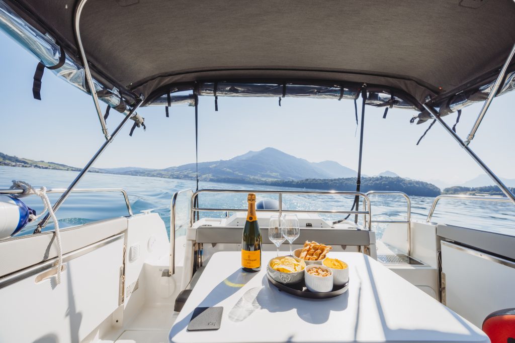 swiss lake twins boat apero lake lucerne 011