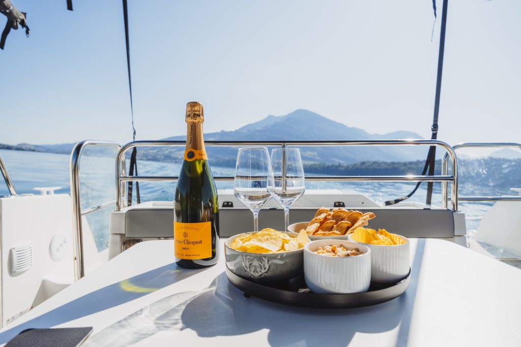 swiss lake twins boat apero lake lucerne 012